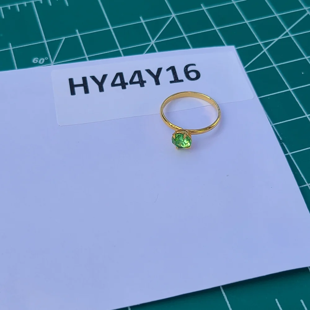 Size 7.5 ladies Retro Vintage Ring for sale green & gold